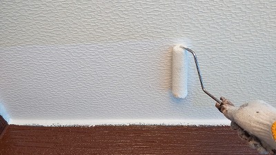 天井塗装<br />上塗り1回目