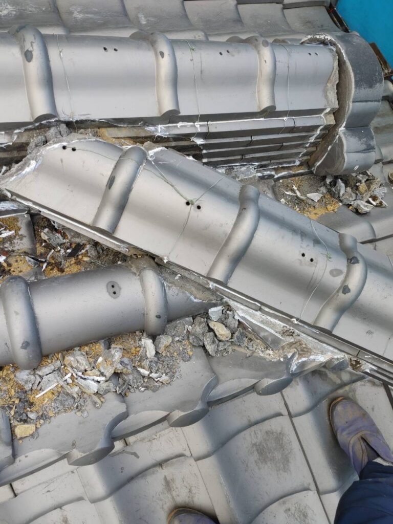 屋根瓦漆喰撤去