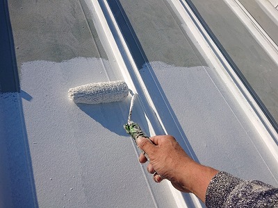 屋根瓦棒下塗り中