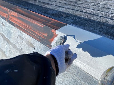 屋根板金　錆止め下塗り中