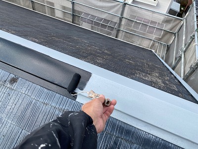 屋根板金　中塗り中
