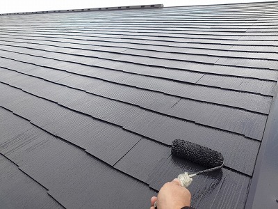 屋根上塗り中