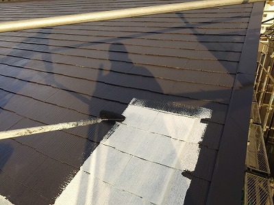 屋根中塗り中