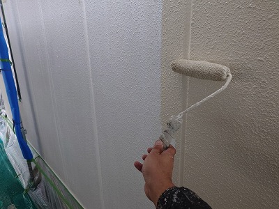 外壁中塗り中
