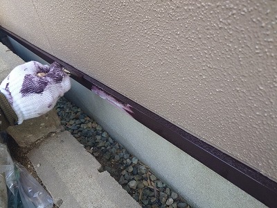 土台水切り　中塗り中