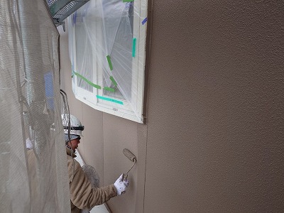 外壁　上塗り中