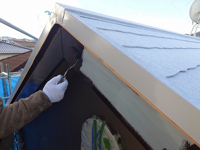 破風板　中塗り中