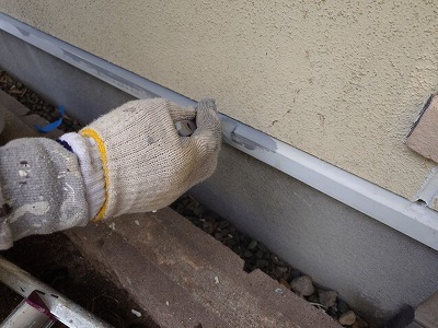 土台水切り　下塗り中