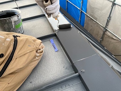 屋根板金　中塗り中