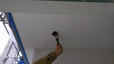 天井　清掃・下地処理中