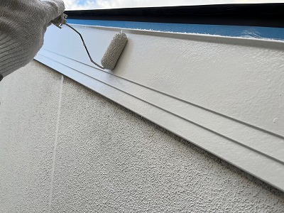 破風板　上塗り2回目中