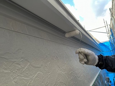 軒樋　上塗り2回目中