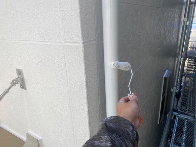 竪樋　上塗り2回目中